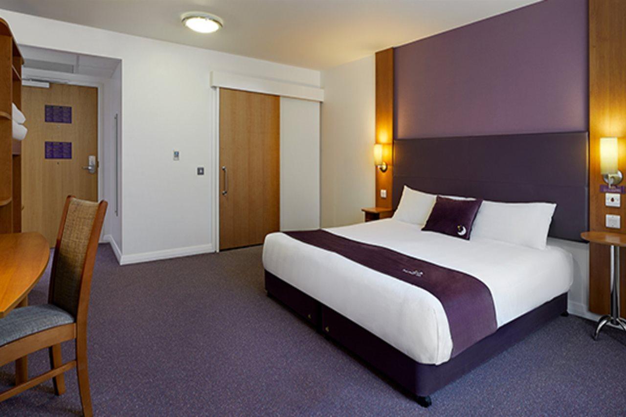 Premier Inn Liverpool John Lennon Airport Speke Exterior photo