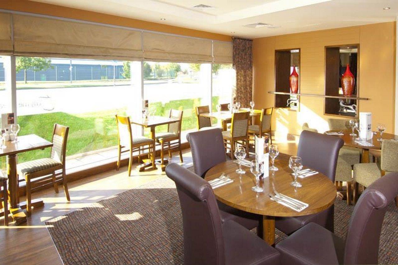 Premier Inn Liverpool John Lennon Airport Speke Exterior photo